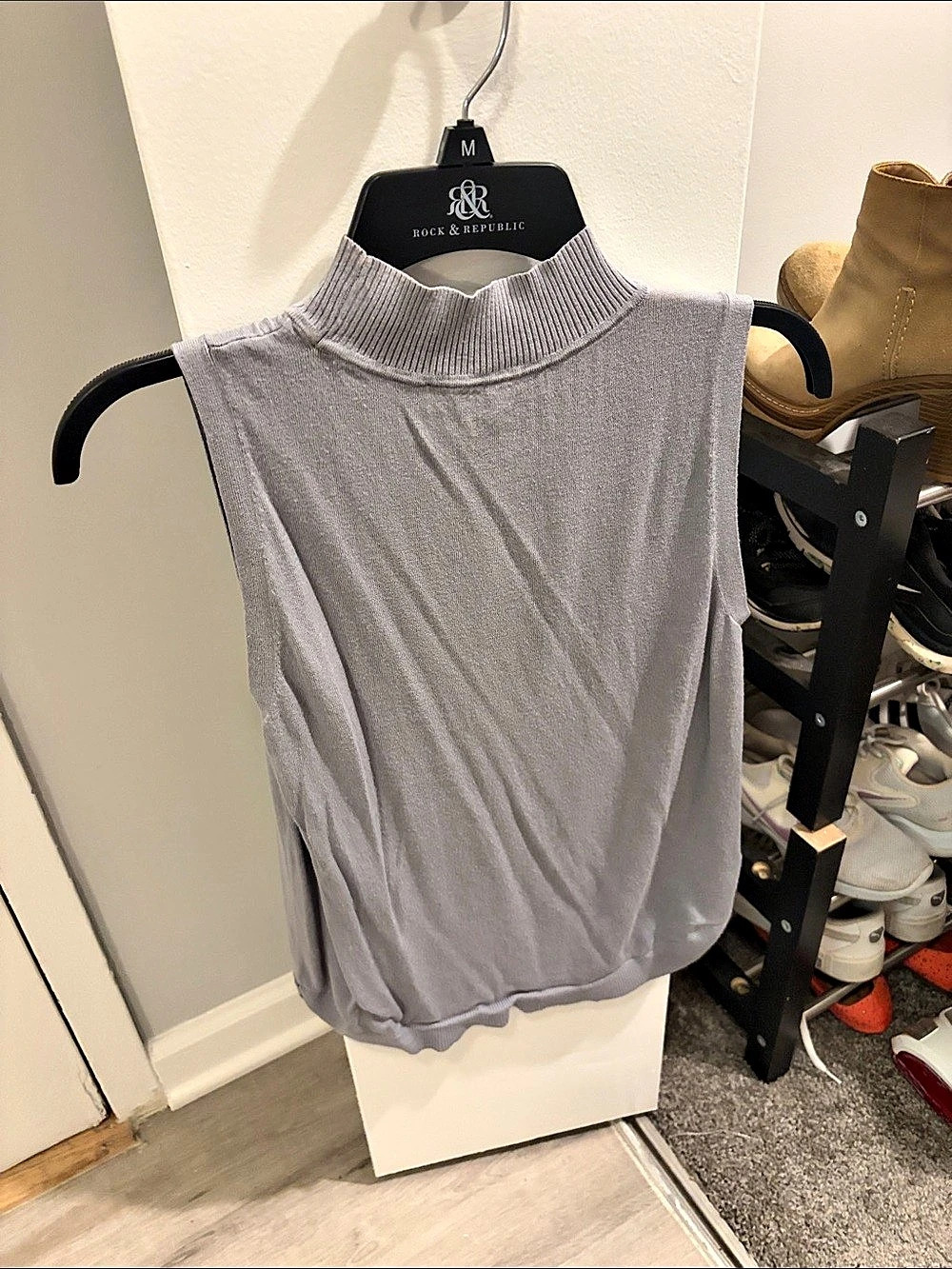 LOFT Sleeveless Mock Neck Top in Gray Size Small Like New